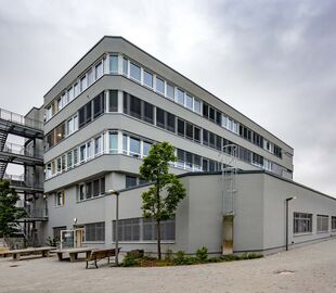 Flüchtlingsunterkunft Schatzbogen 29, München