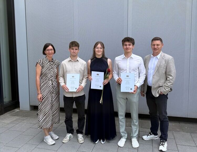 Geschäftsführerin Andrea Gnosa, Lukas Baier, Ronja Rebbien, Felix Gnosa und Geschäftsführer Christian Stürzer